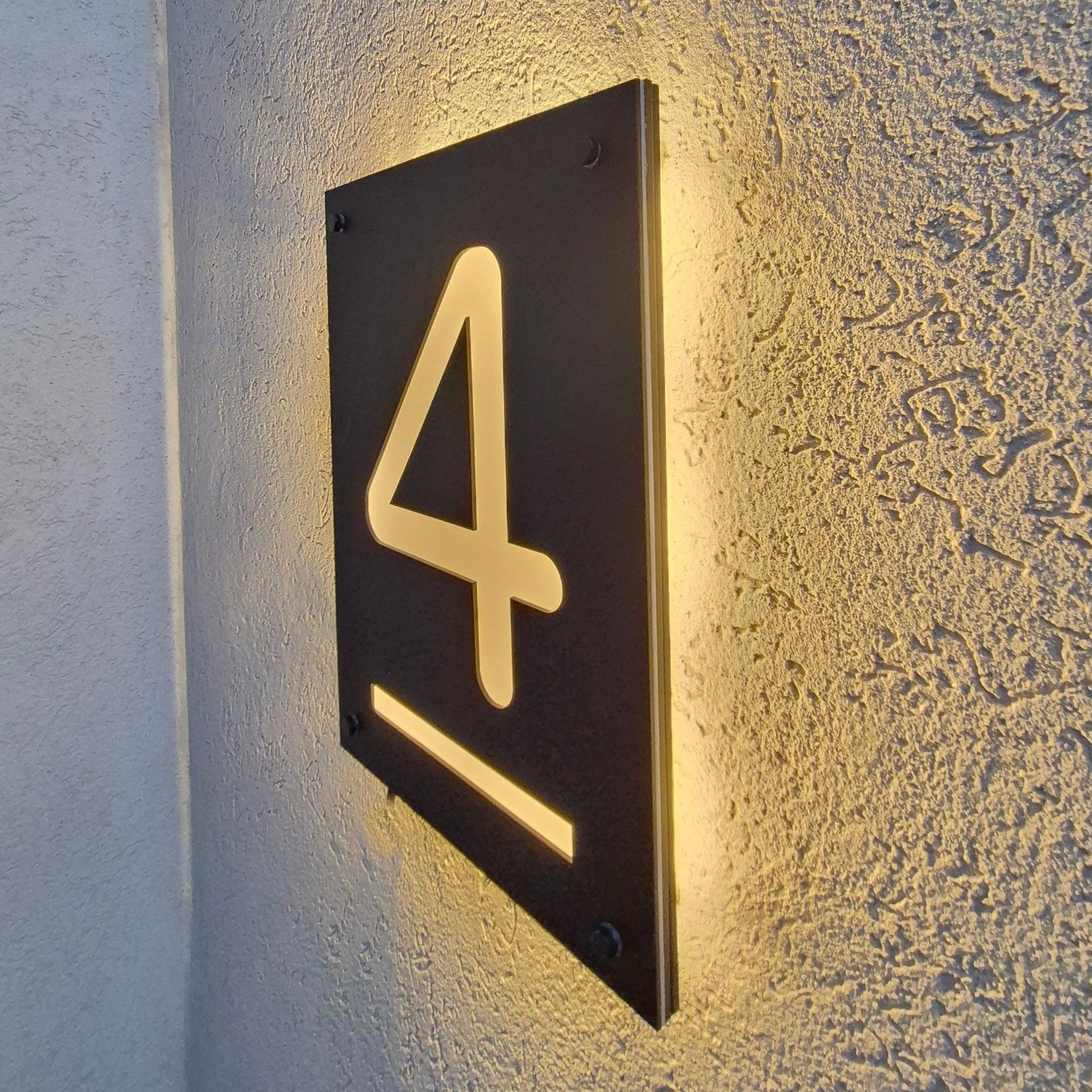 שלט מואר לכניסה לבית פרטי בעיצוב אישי - דגם מספר - ShapeMixer