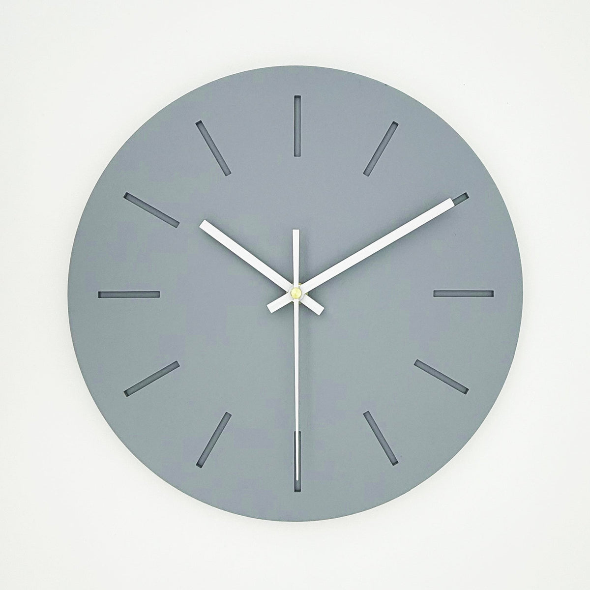 שעון קיר מעוצב לבית - דגם קו - אפור כחלחל - ShapeMixer